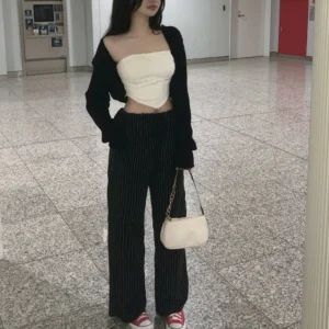 Ao-Corset-Cup-Nguc-Kem-Ao-Cardigan-Dang-Ngan-va-Quan-Ong-Rong-Ke-Sọc