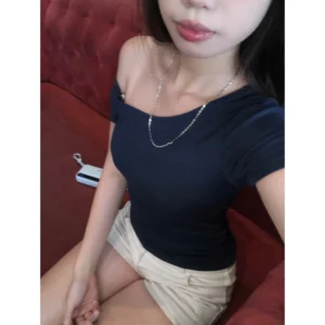 Set-Ao-Croptop-Tre-Mot-Ben-Vai-Kem-Quan-Short-Trang