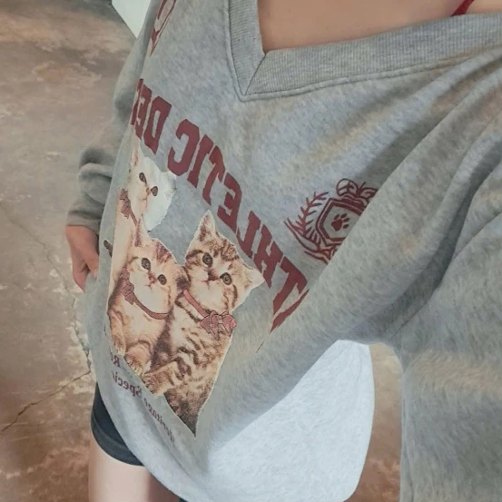 Ao-Sweater-Oversize-Kem-Yem-Ben-Trong